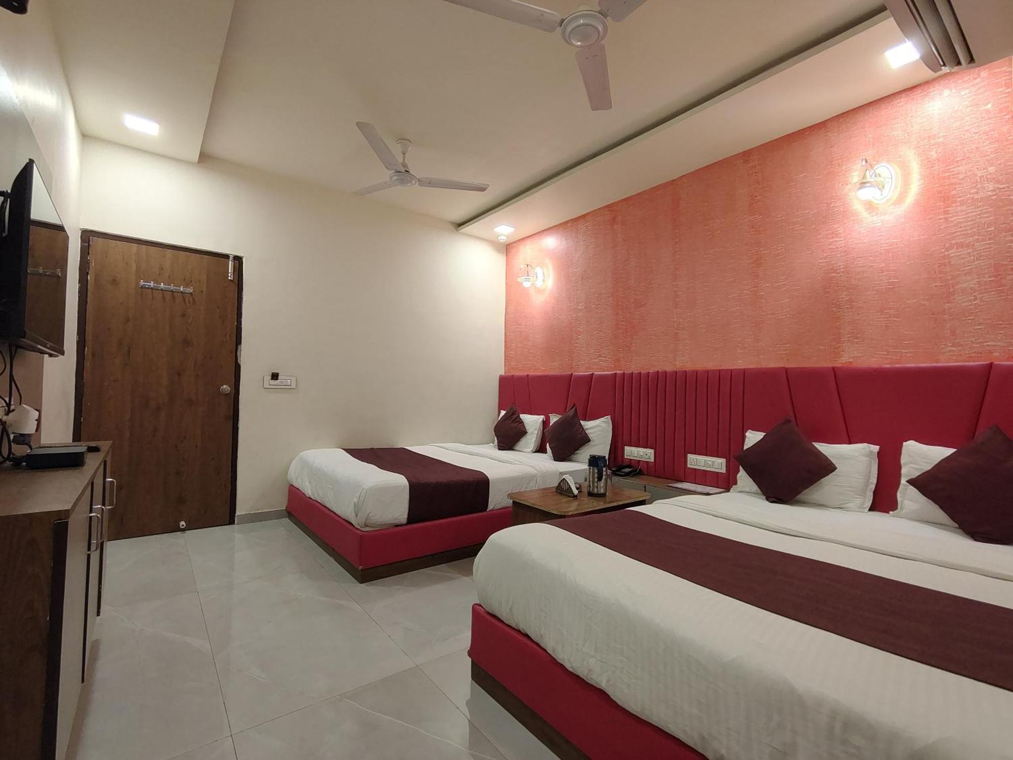 Hotel Avadh Palace, Subhash Bridge, Rto Circle, Ahmedabad Exterior foto